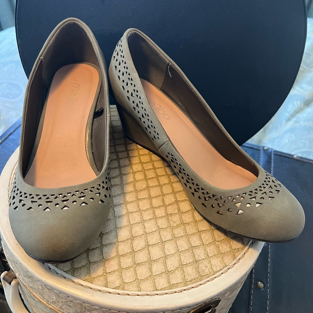 Me Too ‘Monty’ Pale Green Wedges